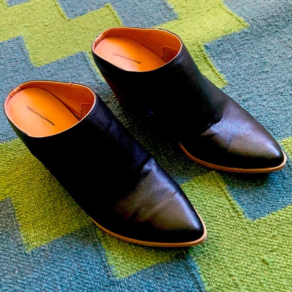 Black faux leather Universal Thread clogs